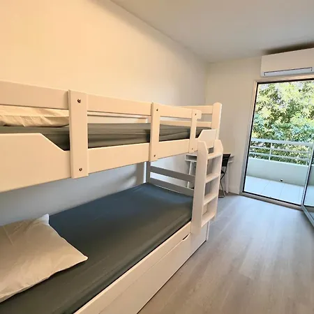- 4 People - Sea View - Parking - Swimming Pool Apartman *